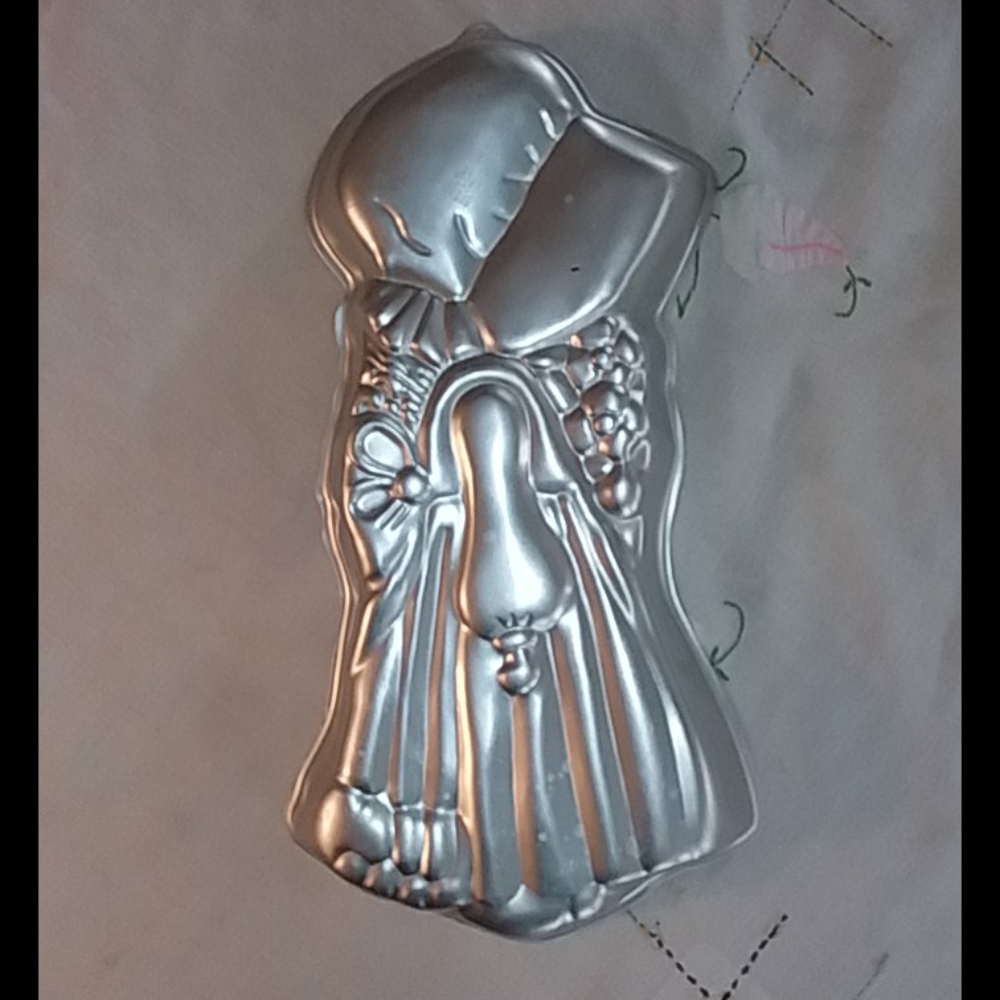 1975 Holly Hobby Cake Pan